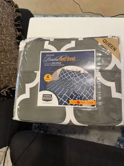Selling a bedsheet set that I never opened. It's a Queen size with 1 Flat Sheet, 1 Fitted Sheet, 2 p...