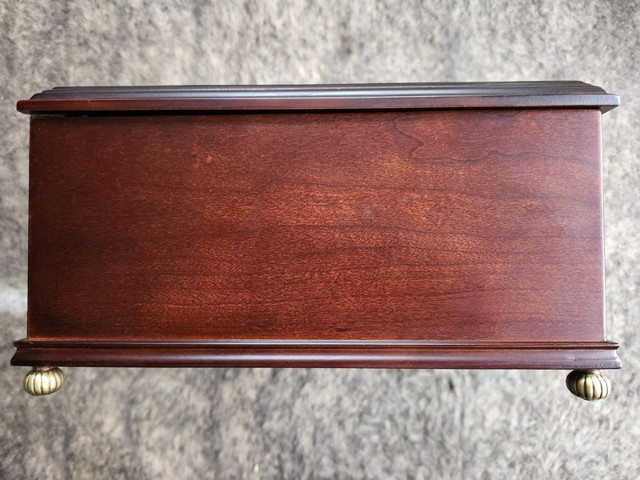 Bombay Co. Wood Memory/Photo Box - Vintage Mahogany (Like New) in Home Décor & Accents in Oakville / Halton Region - Image 3