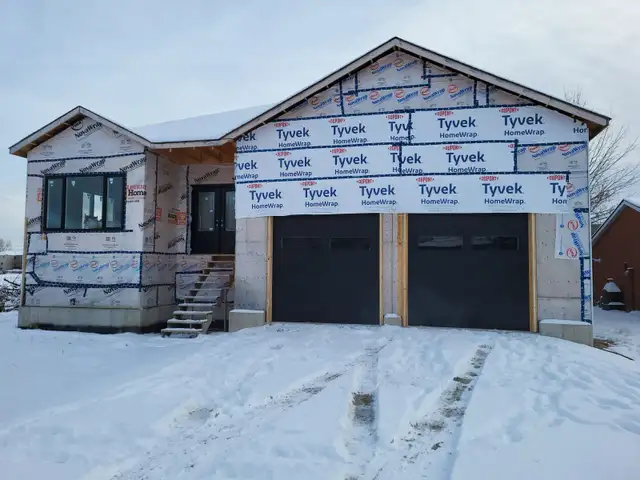 Garage doors SUPPLER in Garage Doors & Openers in Granby - Image 2