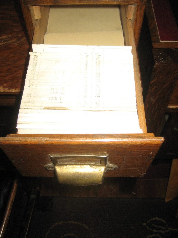 Antique 1/4 Cut Oak Card Index File Cabinet in Bookcases & Shelving Units in Winnipeg - Image 4