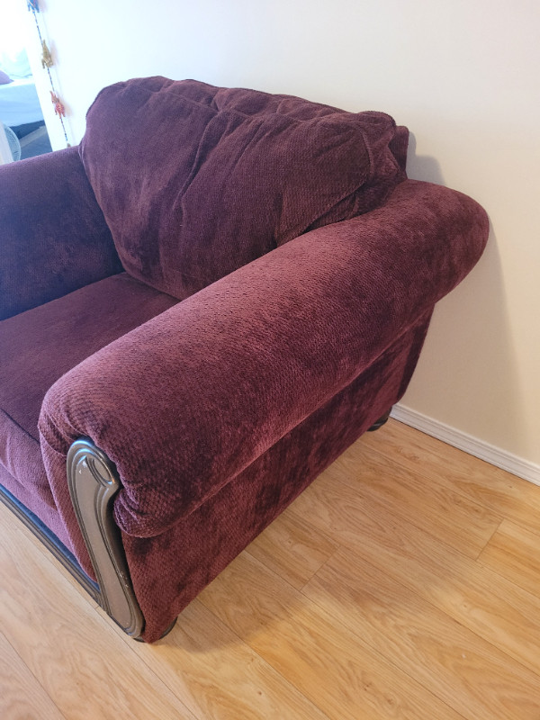 Large Reading Chair in Chairs & Recliners in Comox / Courtenay / Cumberland - Image 4