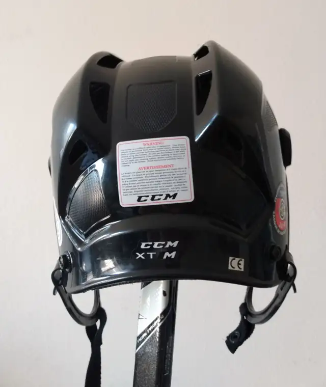 HOCKEY EQUIPMENT KIDS YOUTH SKATES size 3 PADS BAG PANTS KIT in Hockey in City of Toronto - Image 5