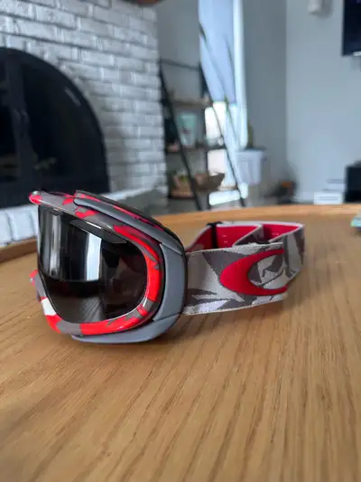 Oakley goggles ski snowboard like NEW, View more