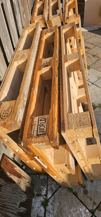 Heavy duty pallets (47x31 inches)