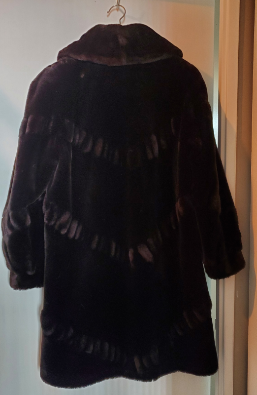 Beautiful Fur coat - Blackish-Dark-Brown Faux - NEW! - $80 O.B.O in Women's - Tops & Outerwear in City of Toronto - Image 4