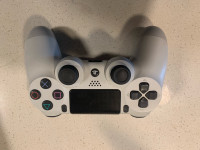 2 PlayStation 4 controllers  For sale!!!!! 
