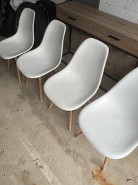 Free structube chairs x4