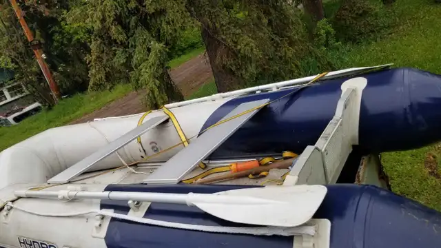 11ft inflatable zodiac style boat, 15 hp and trolling motor in Powerboats & Motorboats in Edmonton - Image 3