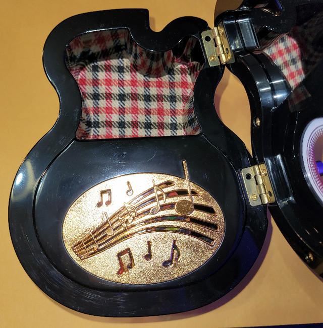 ⭐ Unique Vintage Guitar Jewelry Music Box in Guitars in City of Toronto - Image 4