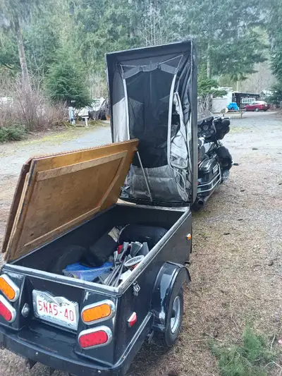 Queen size bed. Lots of storage. Yeti cooler on front. Pulls great. Perfect for behind a small car.