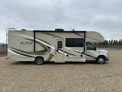 30ft, 8000 miles, Ford e-450 V-10, electric awning with led lights, generator, four self levelling e...