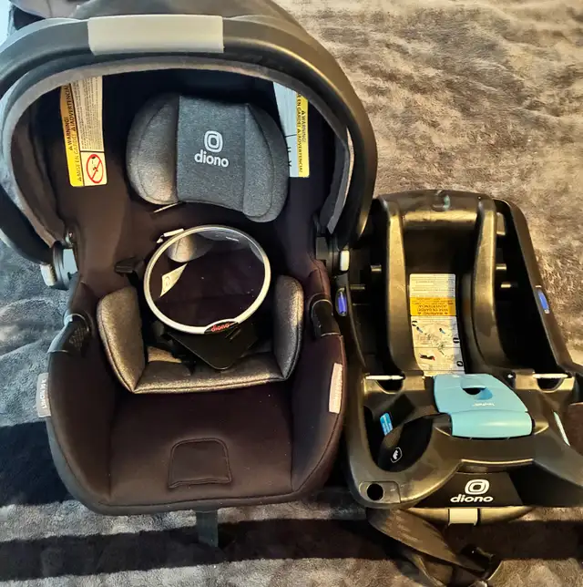 Infant car seat in Strollers, Carriers & Car Seats in Hamilton - Image 3