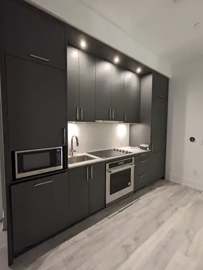 Accommodation available for 1 private room in a spacious Corner Unit! Conveniently located: Located...