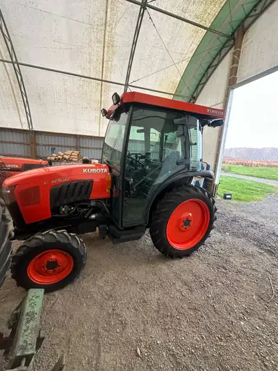 Used Kubota tractor with only 2k hrs with all options including hydrostatic drive 4x4 a/c heated win...