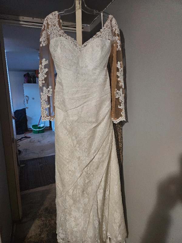 Wedding dress. New, never worn. in Wedding in Sudbury - Image 2