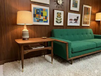 Table d'appoint mid-century en noyer restaurée , View more