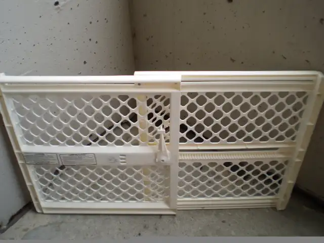 Dog / Baby Security Gates in Gates, Monitors & Safety in City of Toronto - Image 5