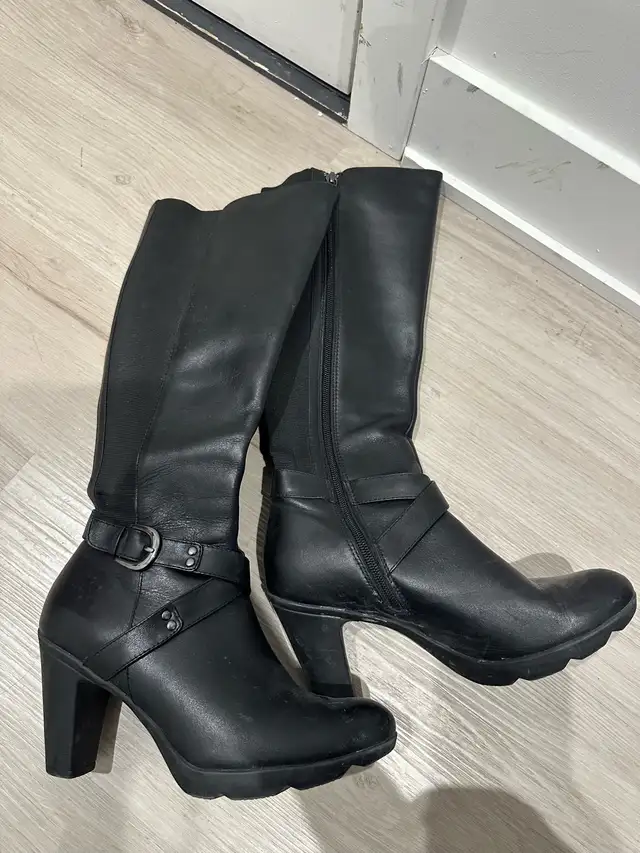 women shoes size 8 in Women's - Shoes in City of Montréal - Image 4