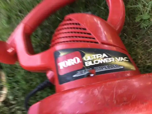 Toro ultra leaf blower vac 51619 , 12Amps. 120 V in Lawnmowers & Leaf Blowers in Oakville / Halton Region - Image 5