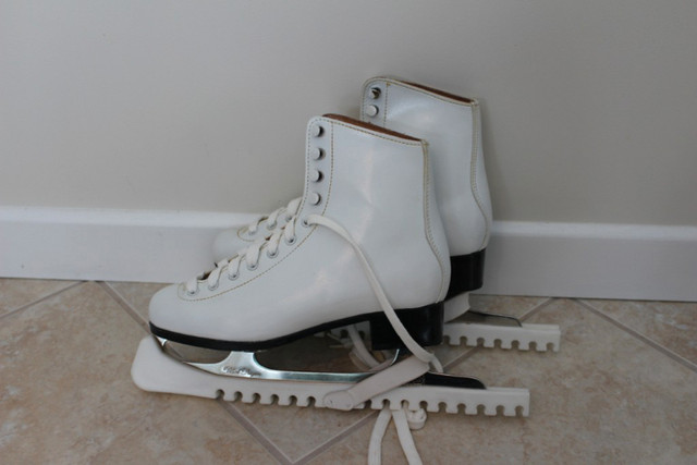 Women's Leather Figure Skates in Skates & Blades in London - Image 2