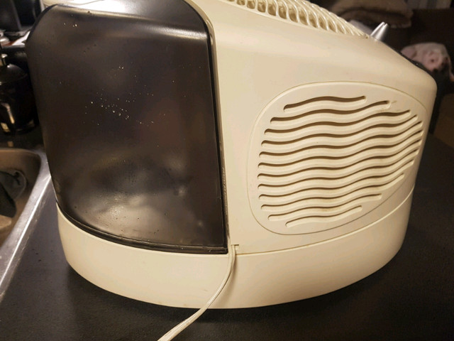 Humidifier ..Hamilton beach  in Heaters, Humidifiers & Dehumidifiers in Oakville / Halton Region - Image 2