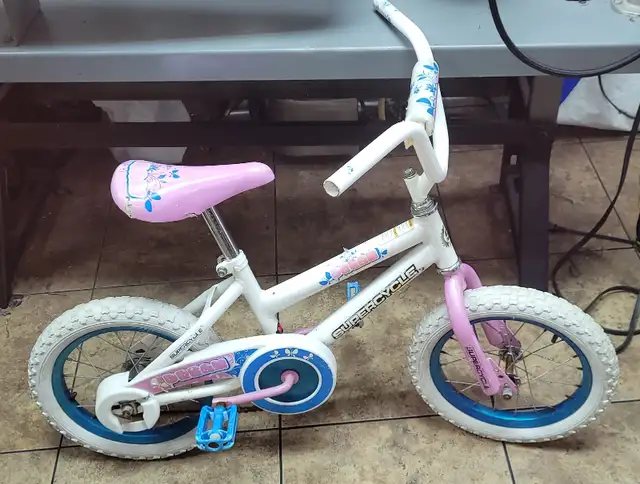 Bike for girls 14 * 2.125 in Kids in Laval / North Shore - Image 2