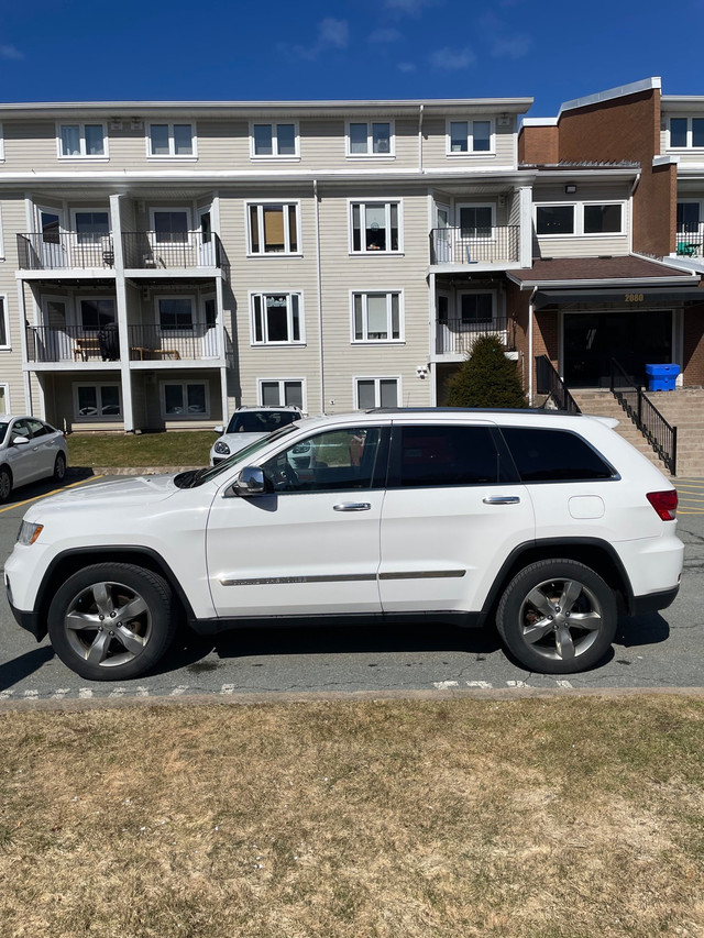 2013 Limited jeep grand Cherokee  in Cars & Trucks in City of Halifax - Image 2