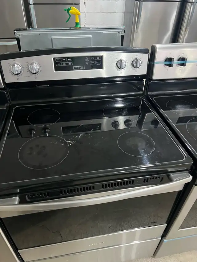 Frigidaire 30 w electric stove range oven can deliver  in Stoves, Ovens & Ranges in Mississauga / Peel Region - Image 3