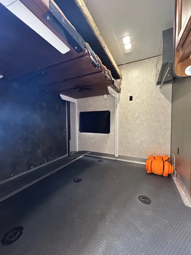 2014 Carbon 27 Toy Hauler -Travel trailer in Travel Trailers & Campers in Prince George - Image 8