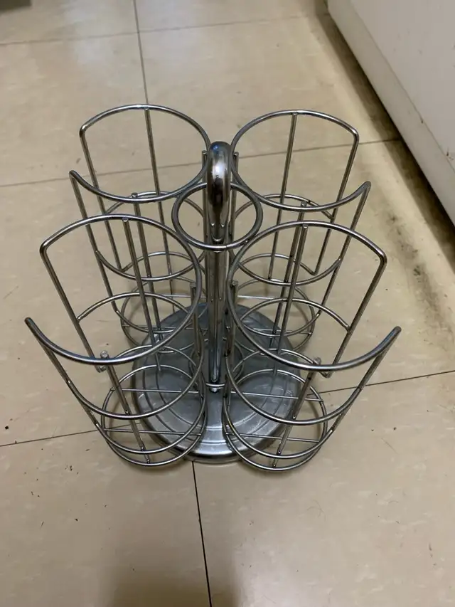 Single serving pod stand553852223682652161