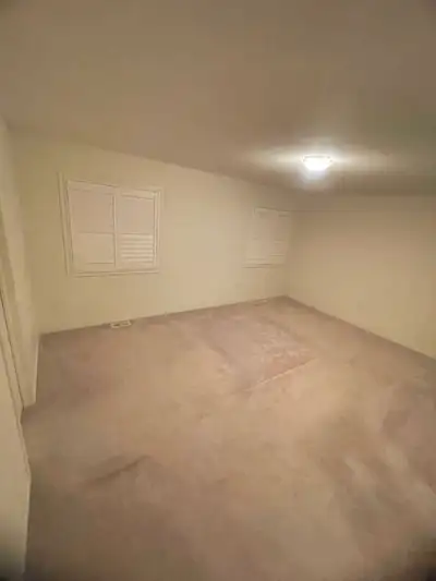 LARGE MASTER BEDROOM FOR RENT IN OSHAWA