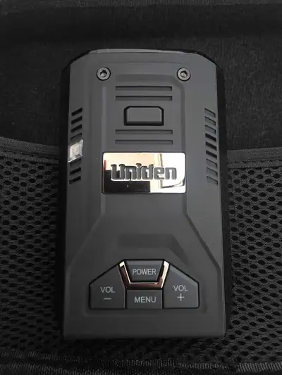 Barely used Uniden R3 Extreme Long Range Radar Detector. Fully functional and configured with the be...