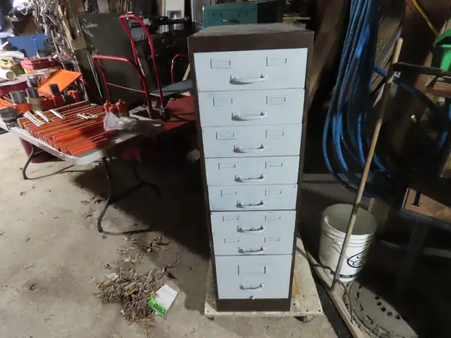 8 DRAWER METAL STORAGE CABINET in Bookcases & Shelving Units in Oshawa / Durham Region - Image 2