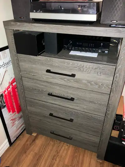 Dresser for sale, pickup only. Barely used, some small scratches and wear from moving with it. 90cm...