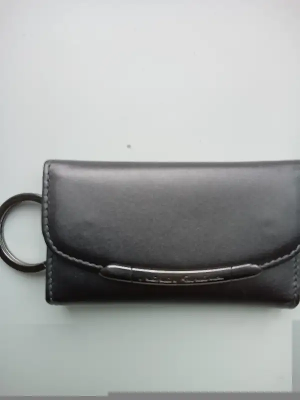 Porte cles Pininfarina tout cuir 4 cles couleur naturel in Arts & Collectibles in Laurentides - Image 4