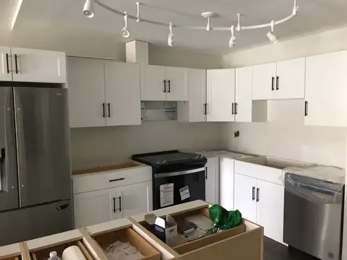 General Contractor/Handyman with 30+ years experience. I specialize in Kitchens, Bathrooms, Basement...