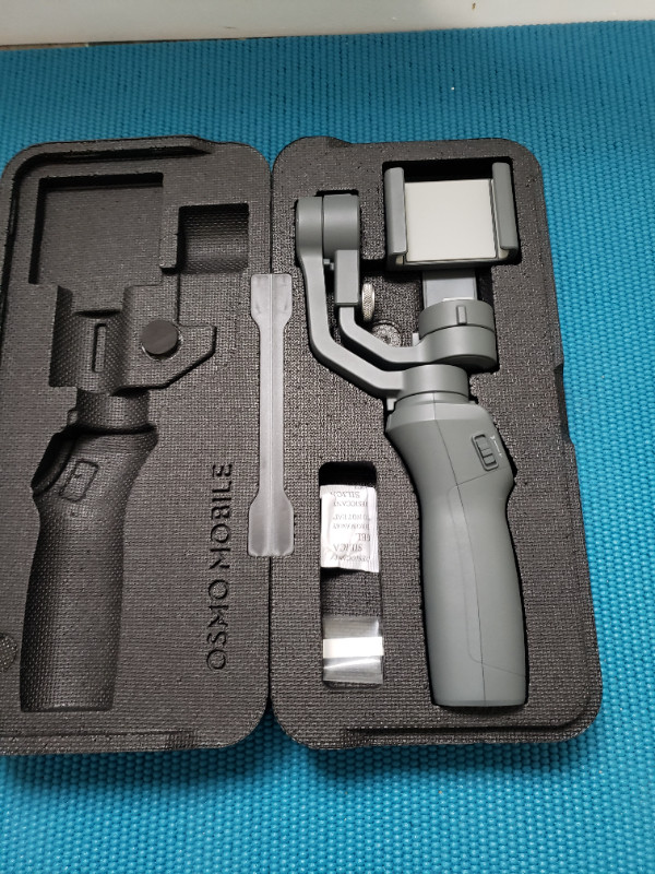 DJI Osmo Mobile Selfie Stick in Cameras & Camcorders in Abbotsford