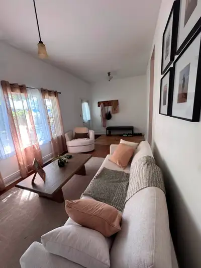 Quaint 2+1 bedroom in London's Blackfriars heritage district. Ideal for grad student, medical reside...