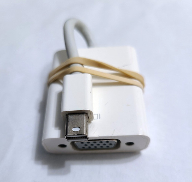 Apple iMac MacBook Monitor - Mini DisplayPort to VGA Adapter dans Câbles et connecteurs  à London