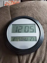 Excellent  Condition  Black/Grey  Digital  Clock