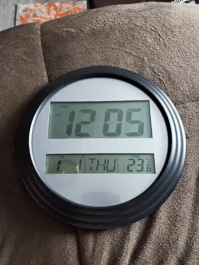 Excellent  Condition  Black/Grey  Digital  Clock, View more