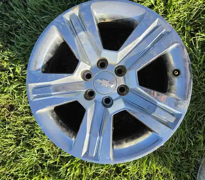 Beautiful 20 in. Factory chevrolet wheels for sale Came off a 2018 silverado Approximately 20,000 km...