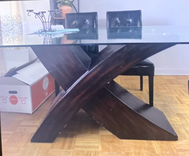  Beautiful Dining table with 4 chairs (Moving sale)  in Dining Tables & Sets in City of Toronto