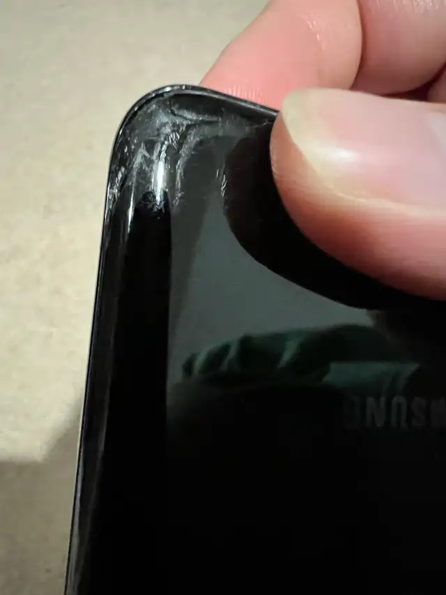 Samsung S20 Plus Damaged Back Corner in Cell Phones in Kitchener / Waterloo - Image 4