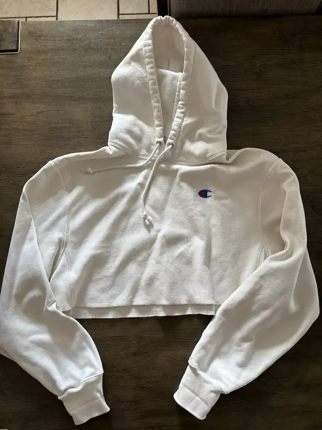 Champion Crop Top Hoodie in Women's - Tops & Outerwear in Sarnia - Image 2