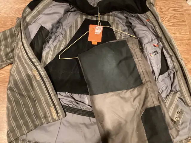 chandails jeune, habits d’hiver in Men's in Granby - Image 4