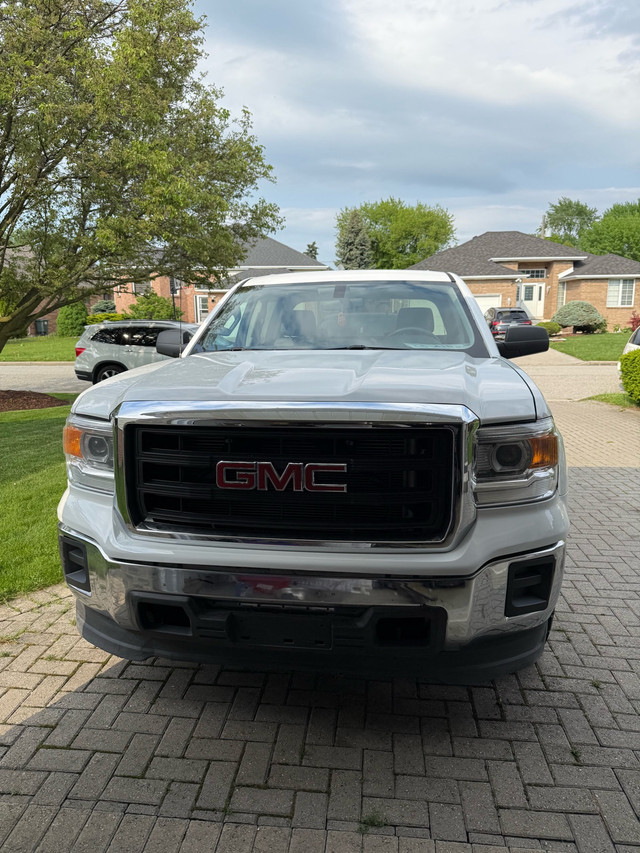 2014 GMC Sierra 1500 2x4WD in Cars & Trucks in Windsor Region