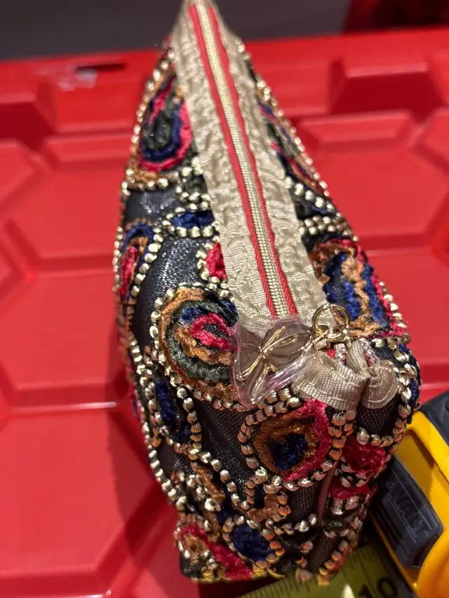 Sisley pouch64840216120322122