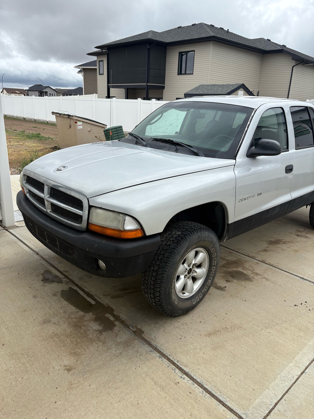 2004 Dodge Dakota Crew Cab 4x4 in Cars & Trucks in Medicine Hat