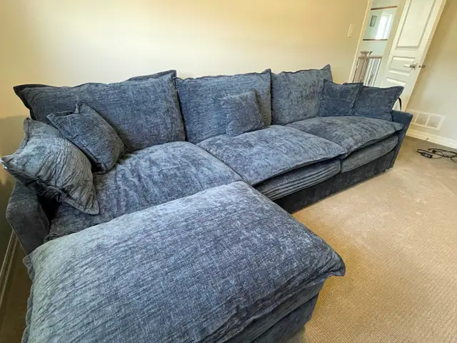 Blue Sectional Couch (like new!) in Couches & Futons in Kingston - Image 2